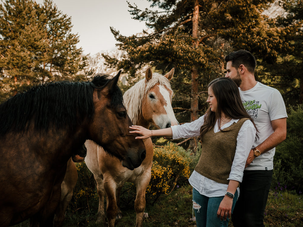 couple session with horses